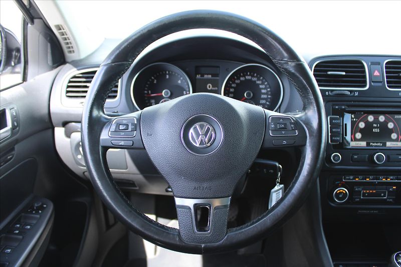 Volkswagen Golf 2.0 TDI 103kW HIGHLINE NAVI - fotka 13 z 20