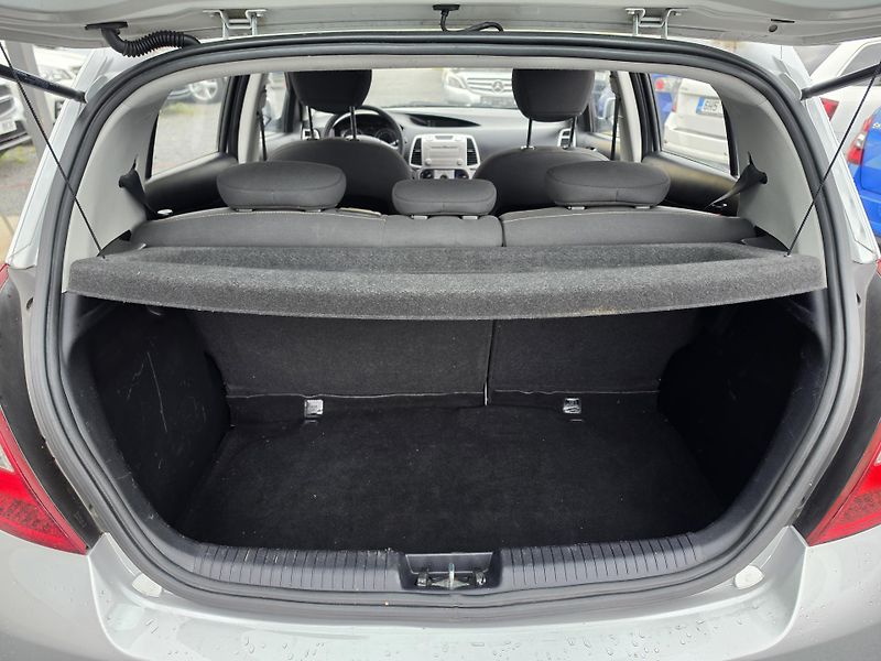 Hyundai i20 1.4 i Klimatizace  - fotka 5 z 14