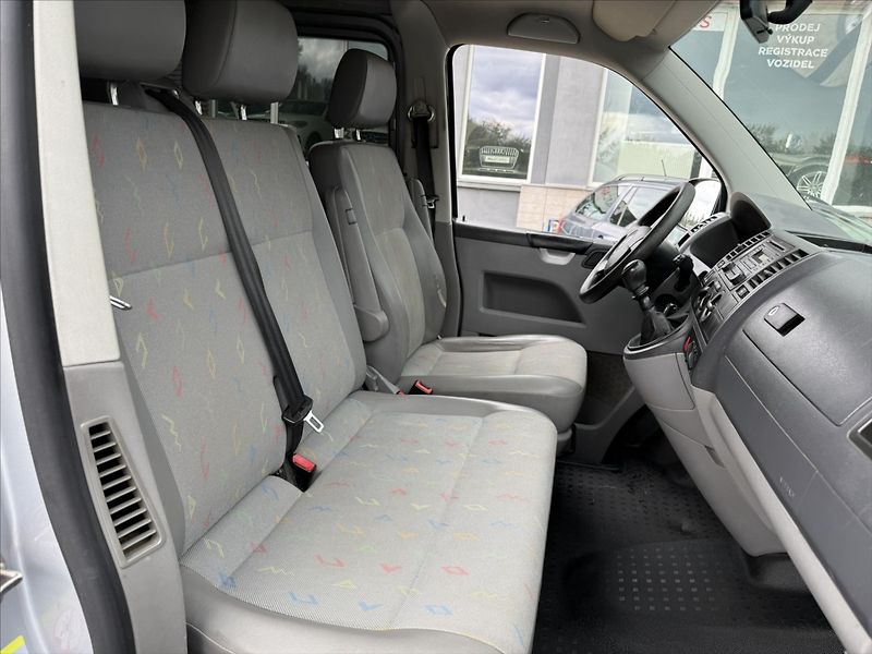 Volkswagen Transporter 2,5   TDI LONG 9 MÍST TAŽNÉ - fotka 14 z 21