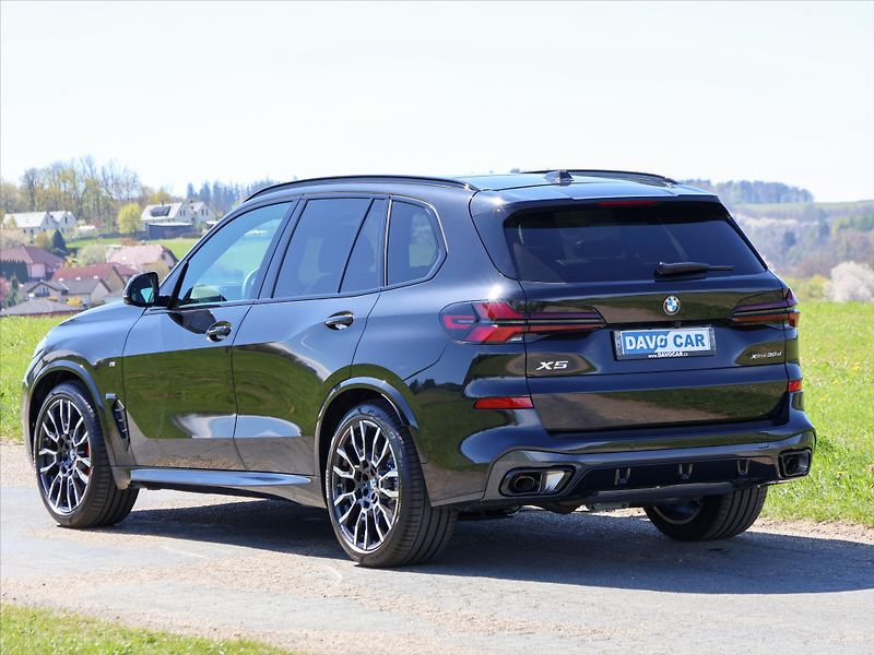 BMW X5 3,0 xDrive 30d  Mpacket - fotka 5 z 45