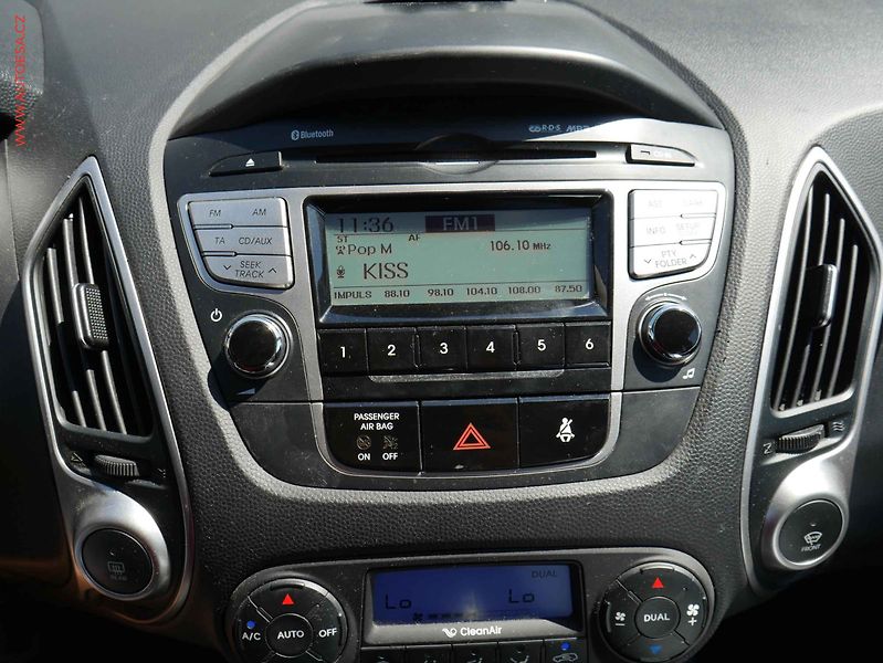 Hyundai ix35 (2012) 1.7CRDi, ČR, AC, TZ, park - fotka 16 z 19
