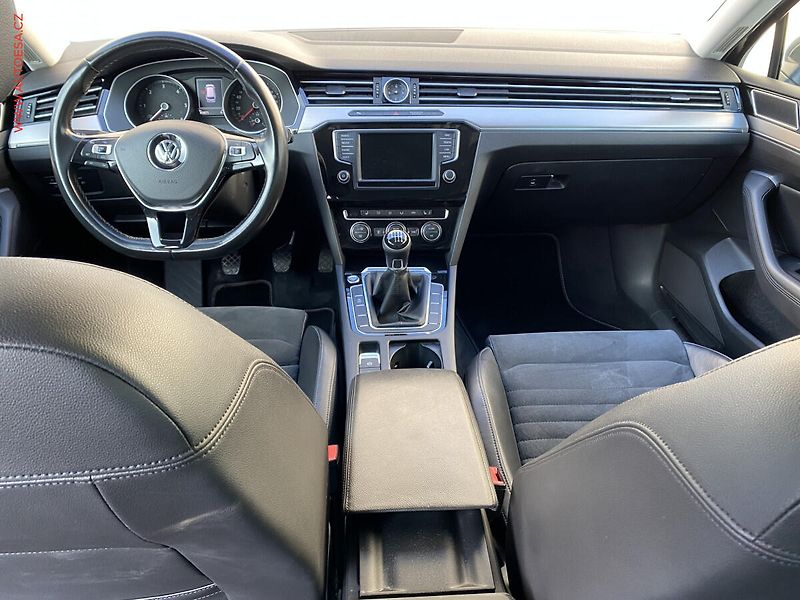 Volkswagen Passat (2016) 2.0 TDi, Highline, Webasto - fotka 8 z 17