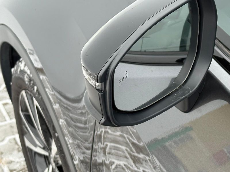 Toyota C-HR 1,8 HEV e-CVT Style - fotka 28 z 30