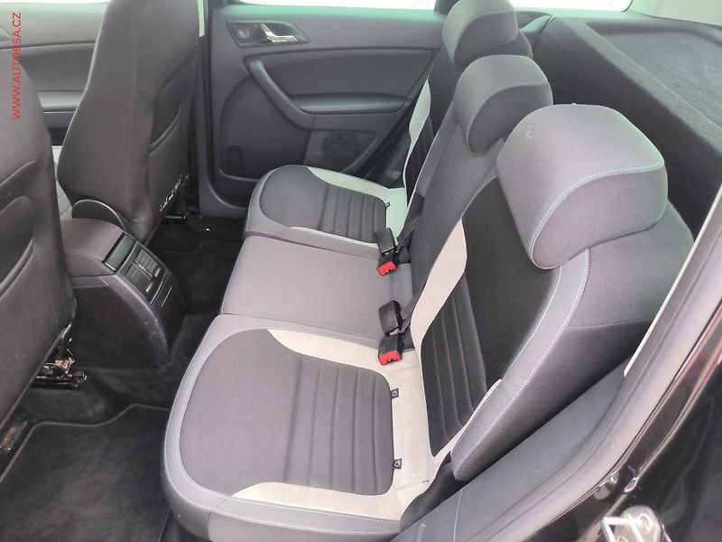 Škoda Yeti (2016) 2.0 TDi, Joy, AC, TZ, park - fotka 10 z 18