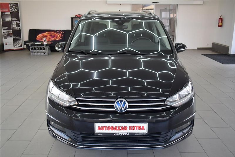 Volkswagen Touran 2,0 TDi, 7-míst,DSG,NAVI,KŮŽE, - fotka 2 z 41