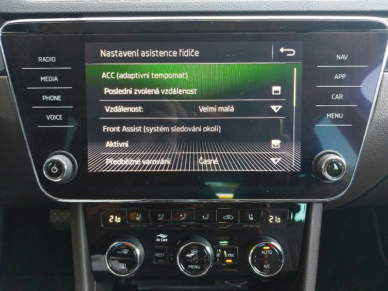 Škoda Superb (2019) Combi L&K DSG 4x4 2,0TDi 140kW - fotka 26 z 35