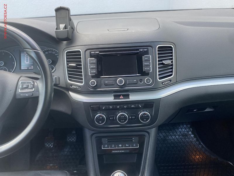Volkswagen Sharan (2013) 2.0 TDi 7míst, Highline - fotka 12 z 19