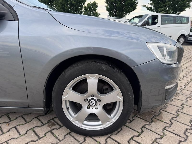 Volvo V60 (2016) D2 2,0D 88 KW TAŽNÉ - fotka 16 z 48