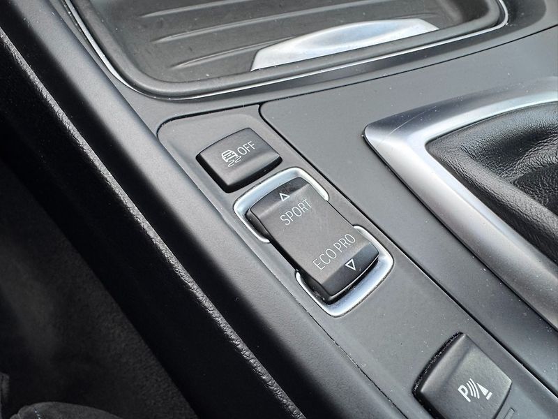 BMW Řada 4 (2016) 420D 2,0 135KW XDRIVE MPACKET - fotka 28 z 50