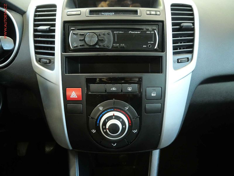 Kia Venga (2010) 1.4CVVT, 2.maj,ČR, AC - fotka 13 z 18