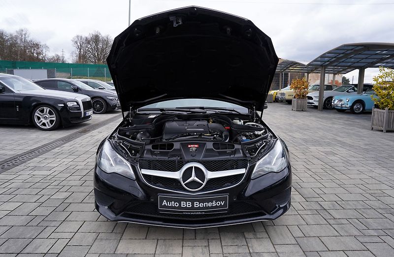 Mercedes-Benz Třídy E 200 CGI/cabrio/Avangarde/kůže - fotka 15 z 44