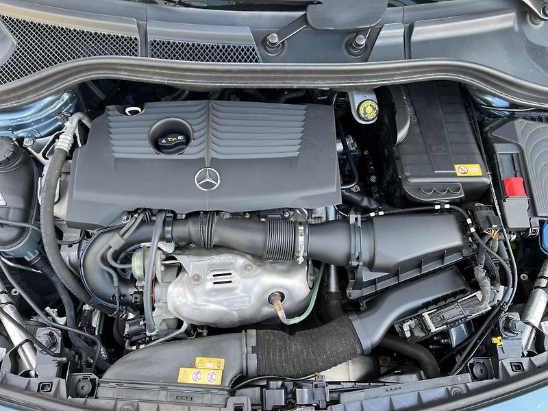 Mercedes-Benz Třídy B B180 1.6i 90kw KAMERA NAVI ALU - fotka 42 z 50