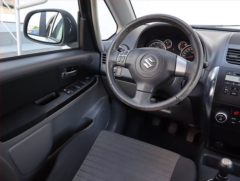 Suzuki SX4 (2012) 1.6 VVT, Serv.kniha - fotka 7 z 14