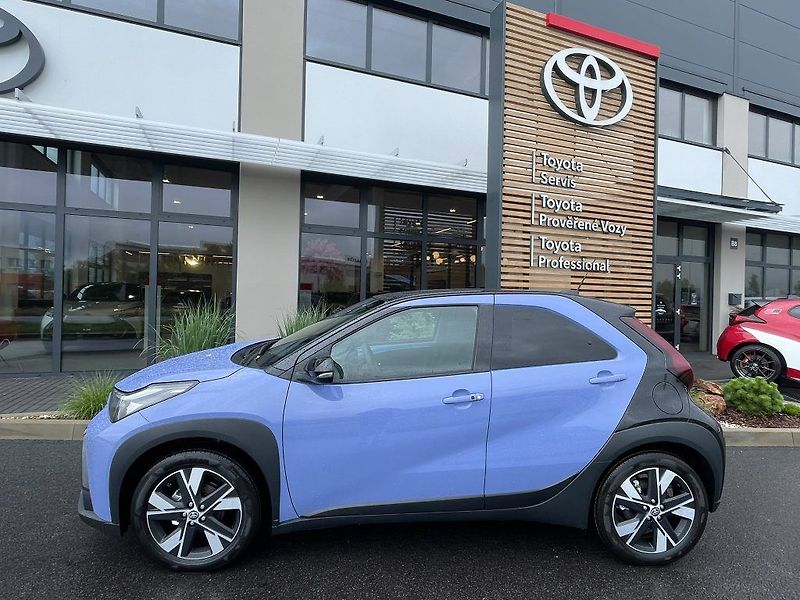 Toyota Aygo 1.5 Hybrid automat Style - fotka 3 z 27