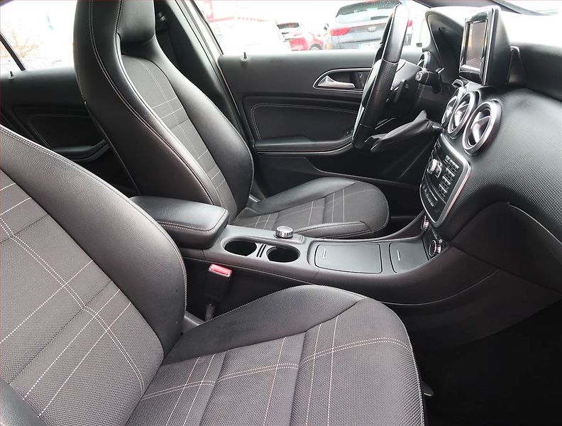 Mercedes-Benz Třídy A (2013) A 180 CDI, Automat, Tempomat - fotka 9 z 15