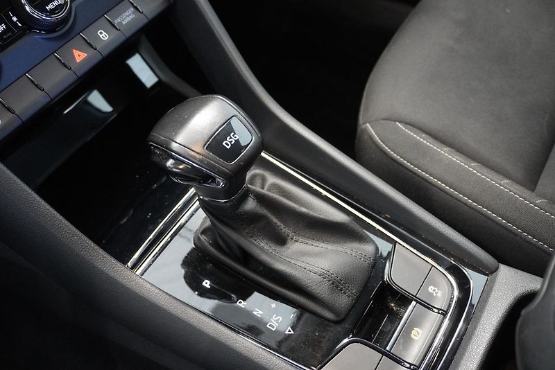 Škoda Karoq 1.6 TDi DSG 7 - fotka 14 z 28