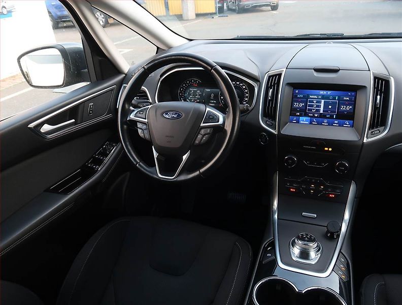 Ford S-MAX (2018) Titanium 2.0 EcoBlue, Automat - fotka 7 z 22