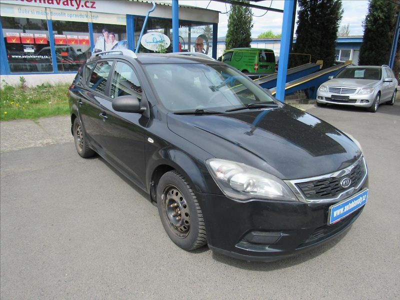 Kia Ceed 1,6 CRDi 66kW Combi - fotka 3 z 25