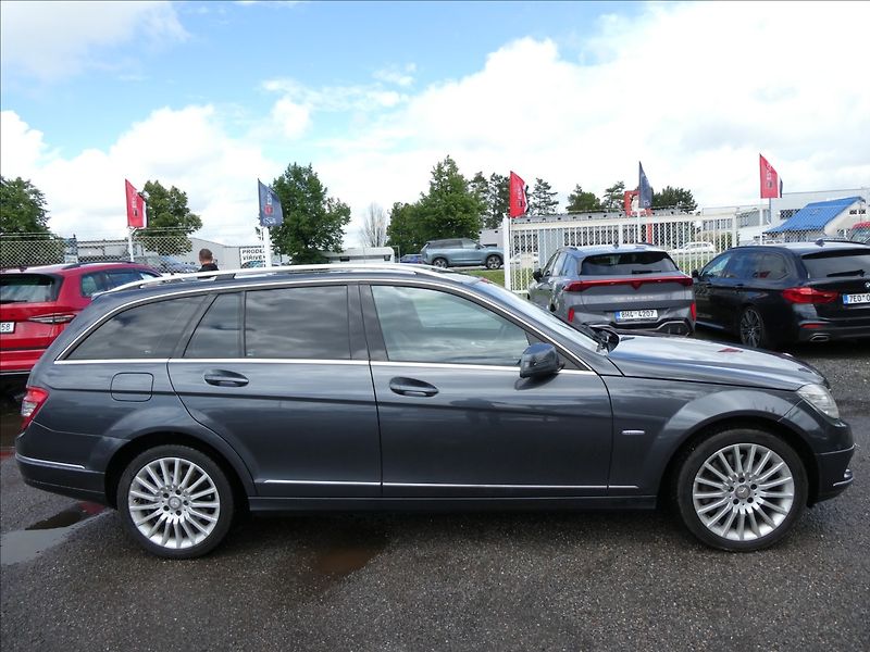 Mercedes-Benz Třídy C 3,0 350D V6 170kW 2x kola, AUT - fotka 8 z 29