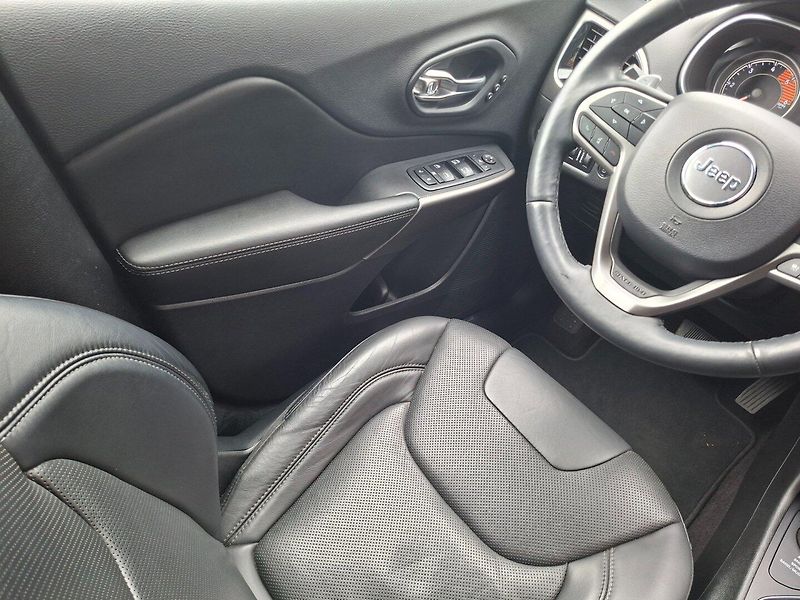 Jeep Cherokee (2019) 2.2M-JET 143kW 4X4 LIMITED - fotka 12 z 46