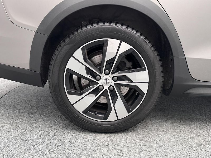 Volvo V60 CC D4 AWD MOMENTUM POLESTAR  - fotka 40 z 40