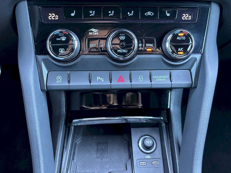 Škoda Karoq (2022) 2.0 TDI 110kW SportLine - fotka 27 z 35