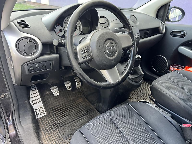 Mazda 2 1.5 GT MZA / 1.maj. / ČR /  - fotka 13 z 26