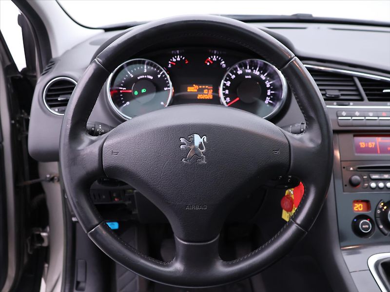 Peugeot 5008 1,6 HDI 82kW Family CZ - fotka 15 z 36