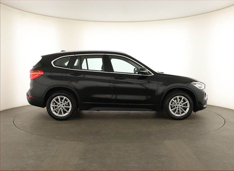 BMW X1 (2019) sDrive18i, Automat, Serv.kniha - fotka 6 z 19