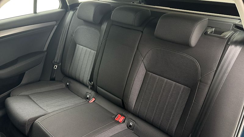 Škoda Superb 2.0 TDI DSG Style Combi - fotka 16 z 26