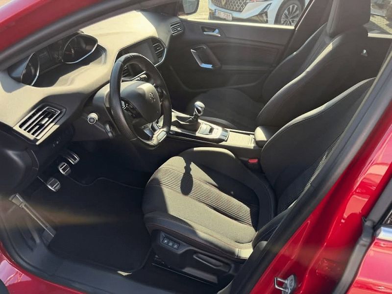 Peugeot 308 (2019) SW GT LINE 1,2 130K - fotka 10 z 45