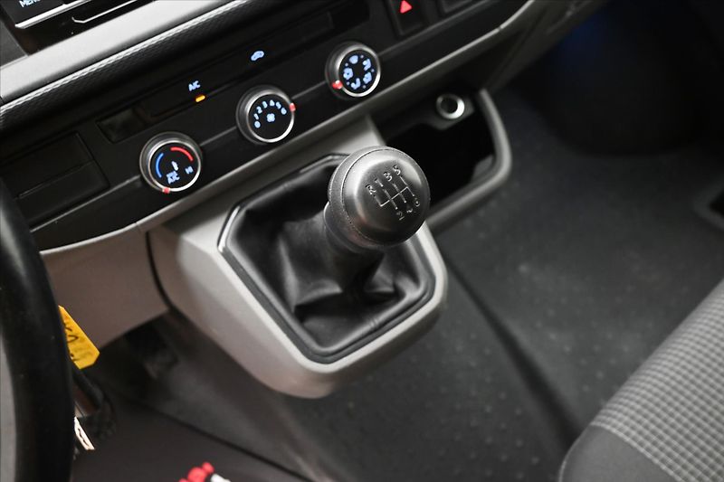 Volkswagen Transporter 2,0 TDI 110kW Klima Tempomat Z - fotka 21 z 28