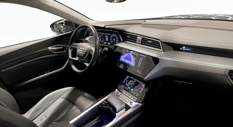 Audi Q8 e-tron 50 Q Kamera Ambient Vzduch LED - fotka 11 z 14