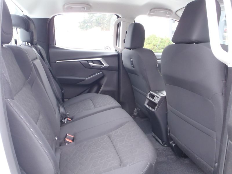 Isuzu D-Max Double Cab LS - fotka 12 z 25