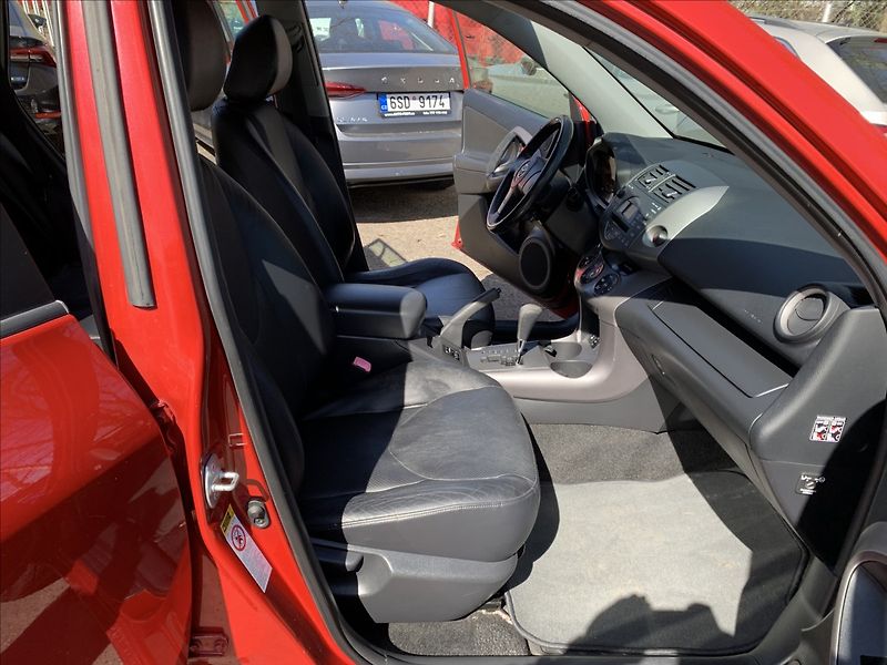 Toyota RAV4 2,0 i 4x4 CEBIA - fotka 13 z 19