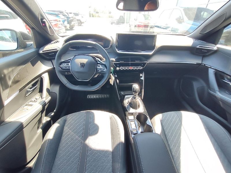 Peugeot 2008 (2026) ALLURE 1.2 TURBO 100k 2xkamera - fotka 2 z 29
