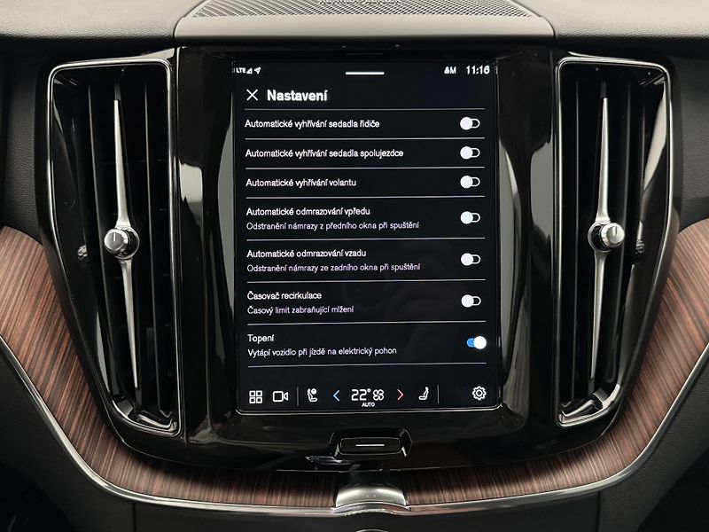 Volvo XC60 T8 AWD RECHARGE BRIGHT PLUS  - fotka 45 z 48