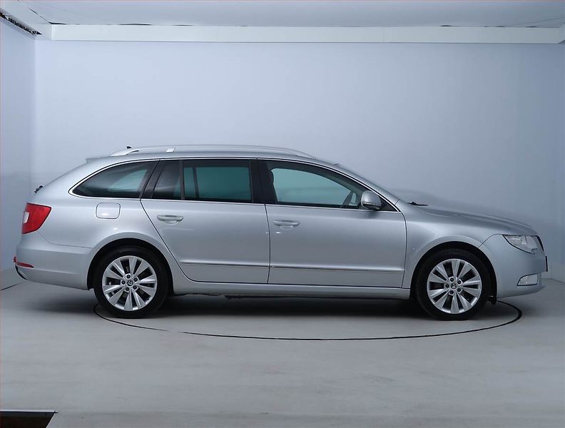 Škoda Superb (2011) 2.0 TDI, Serv.kniha - fotka 6 z 21