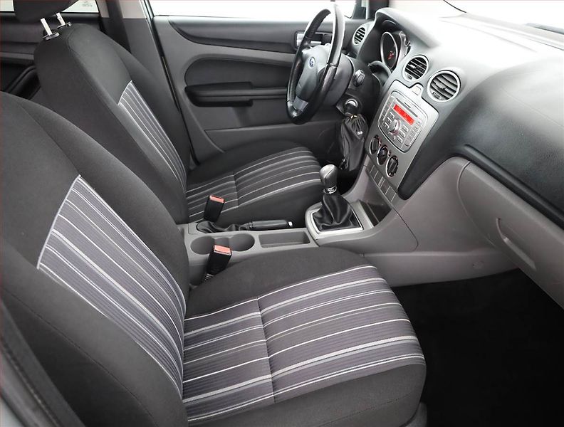 Ford Focus (2009) 1.6 16V, nová STK - fotka 7 z 14