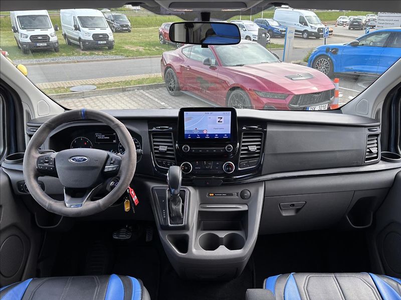 Ford Tourneo Custom 2,0 EcoBlue 125kW L2 - fotka 17 z 38