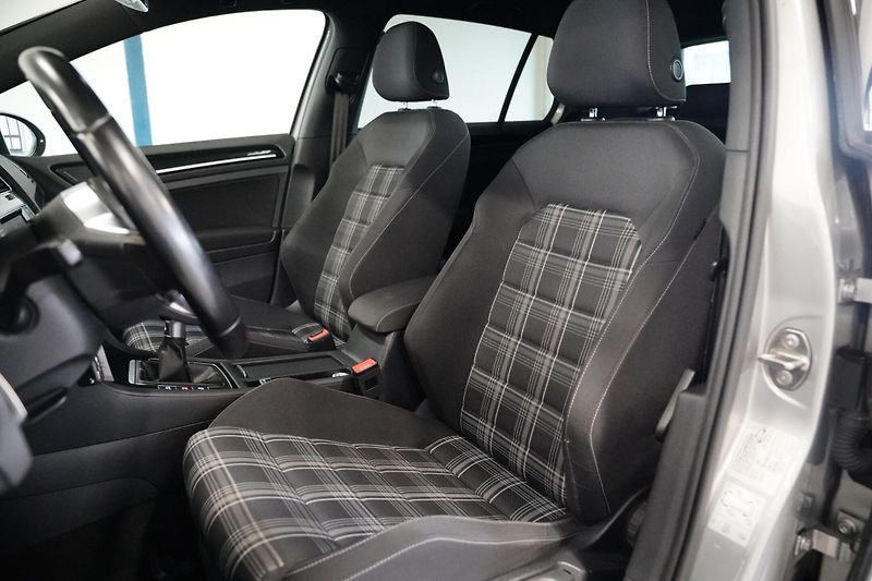 Volkswagen Golf - fotka 11 z 28