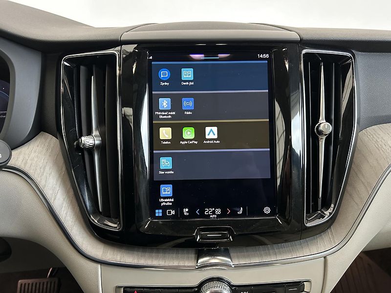 Volvo XC60 2.0 T6 4x4 Recharge PLUS Panor - fotka 23 z 28