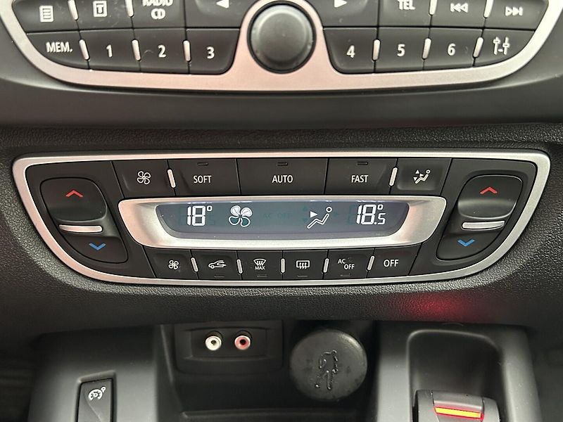 Renault Scénic 1.4 16v Dynamique - fotka 12 z 30