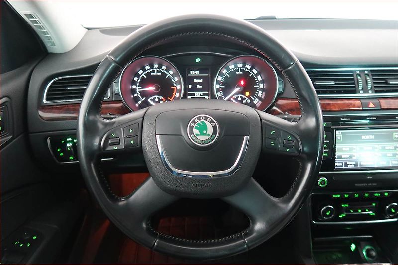 Škoda Superb (2012) Elegance 2.0 TDI, Xenony - fotka 15 z 17
