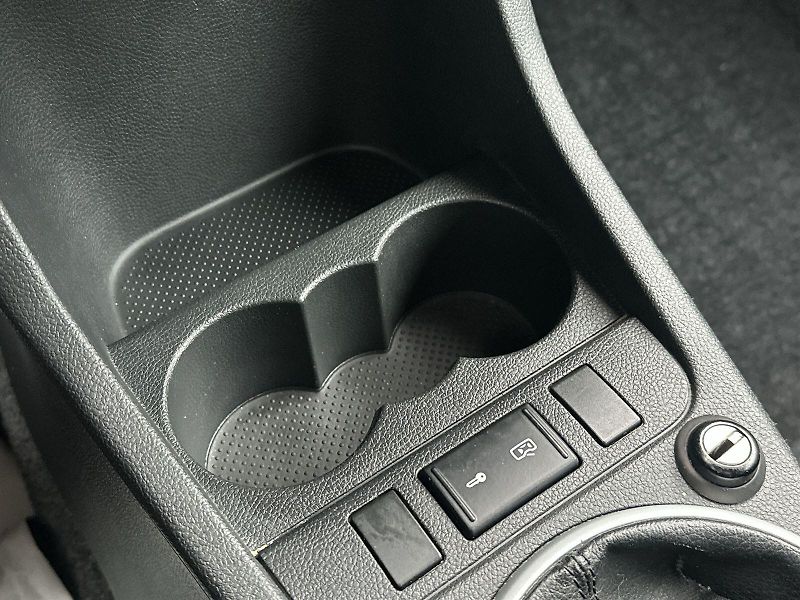 Škoda Fabia (2008) 1.2 HTP Ambiente - fotka 17 z 26