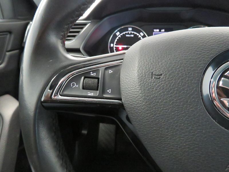 Škoda Superb - fotka 17 z 25