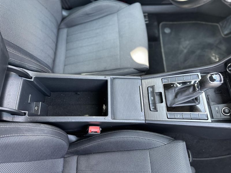 Škoda Superb 2.0TDi-110KW-DSG-DPH-STYLE-NAV - fotka 16 z 20
