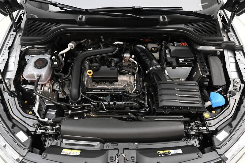 Škoda Kamiq 1,0 TSI 81 kW MONTE CARLO Záru - fotka 9 z 30