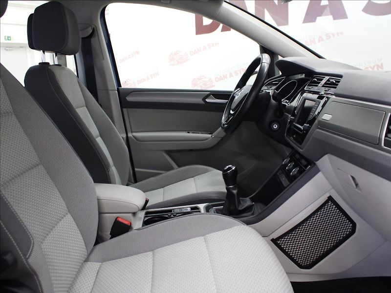 Volkswagen Touran 2,0 TDI 110KW LED 1.majitel - fotka 12 z 30
