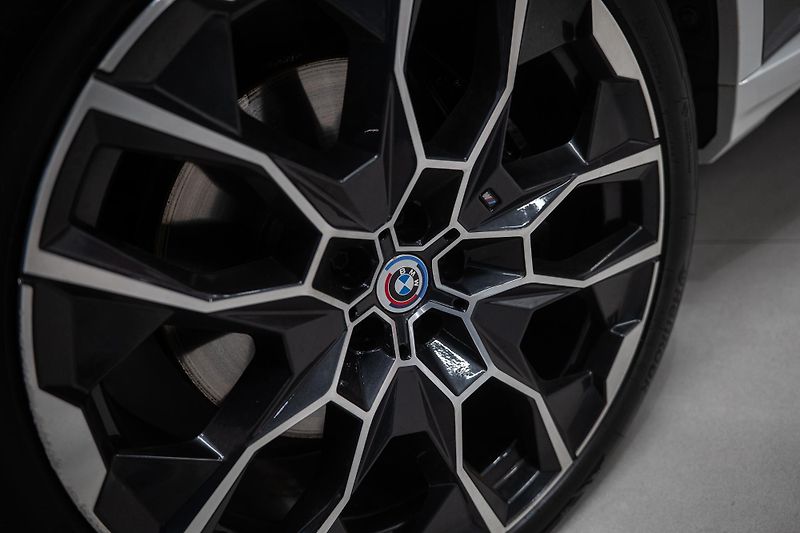 BMW X7 (2023) 40D 250KW M-SPORT MASÁŽE TAŽNÉ - fotka 8 z 49